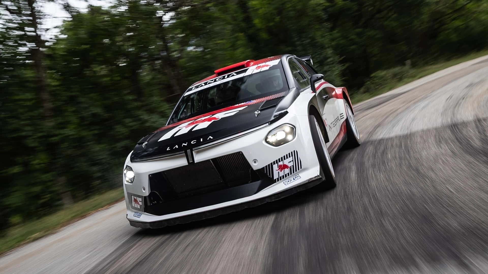 Nuova lancia y rally2 hf integrale (5)